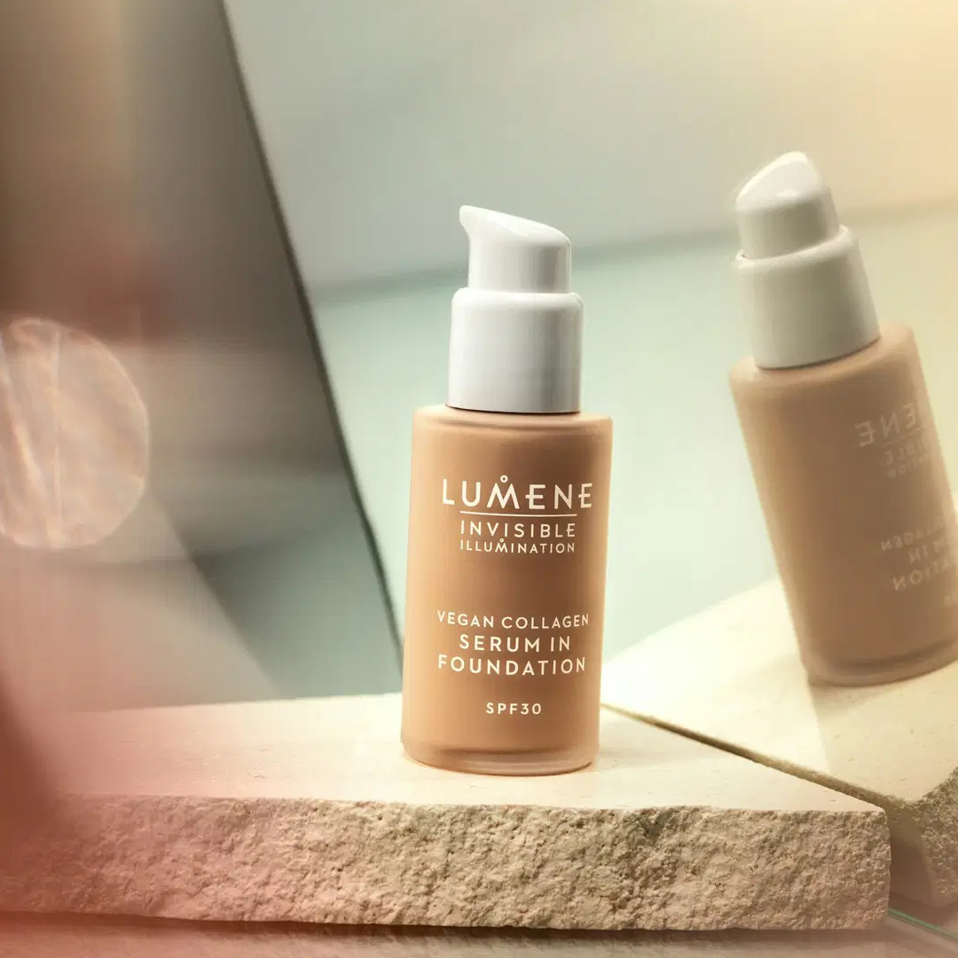 Lumene Invisible Illumination SPF30 Vegan Collagen Serum in Foundation