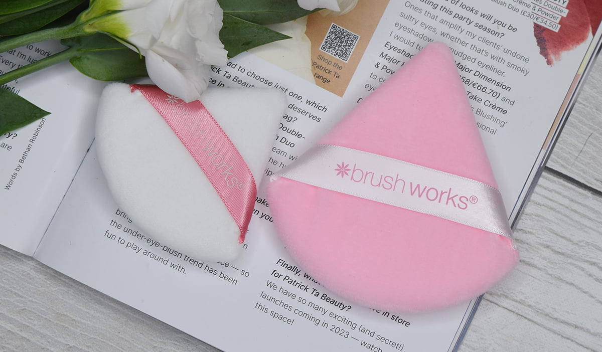 Brushworks Triangular Powder Puff Duo 