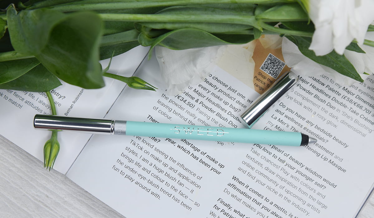 Sweed Lashes Satin Euphoria Eyeliner in Silver Sweed Lashes Satin Euphoria Eyeliner in Silver