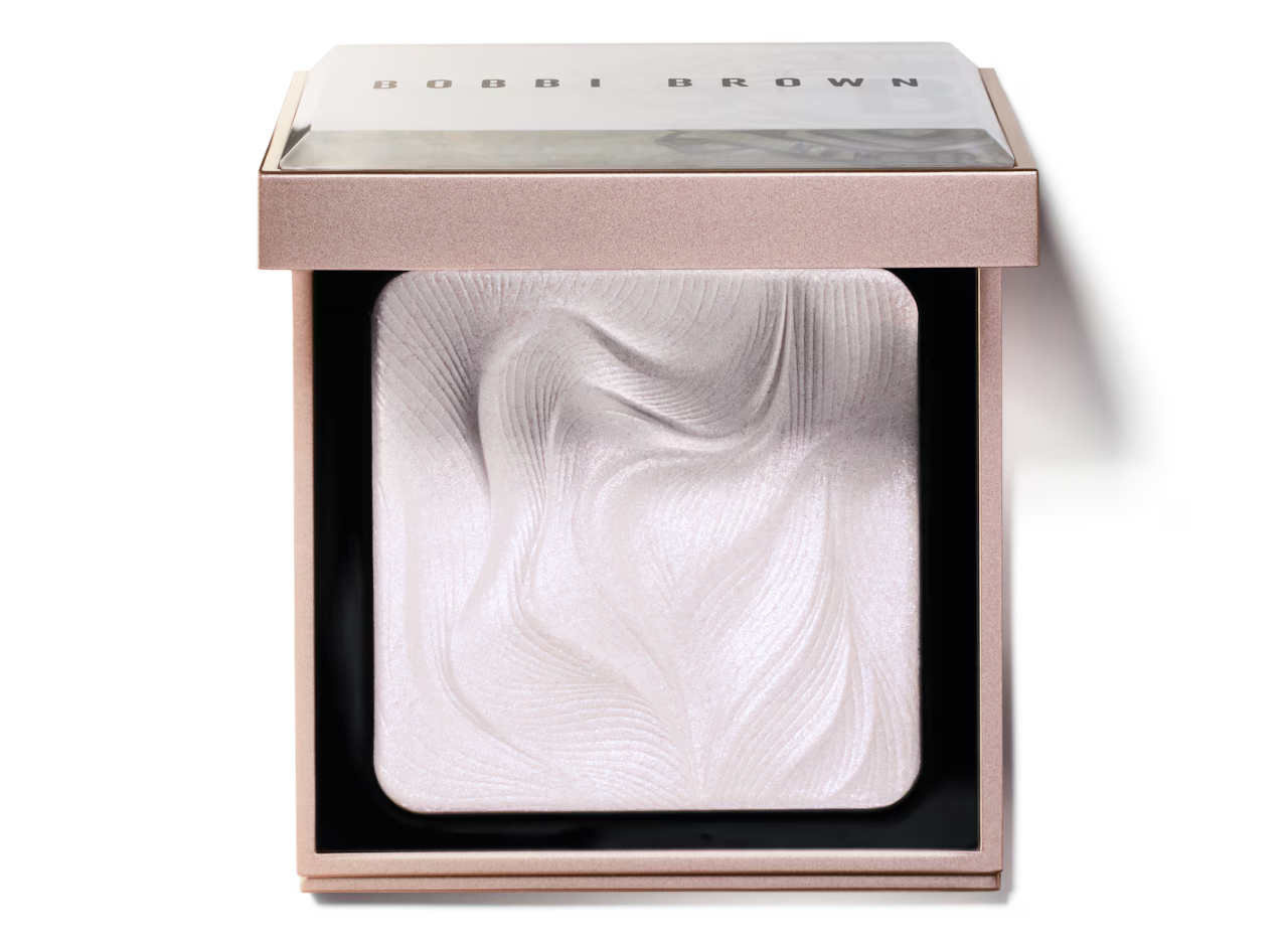 Bobbi Brown Highlighting Powder Pearl-infused illuminator in Petal Glow
