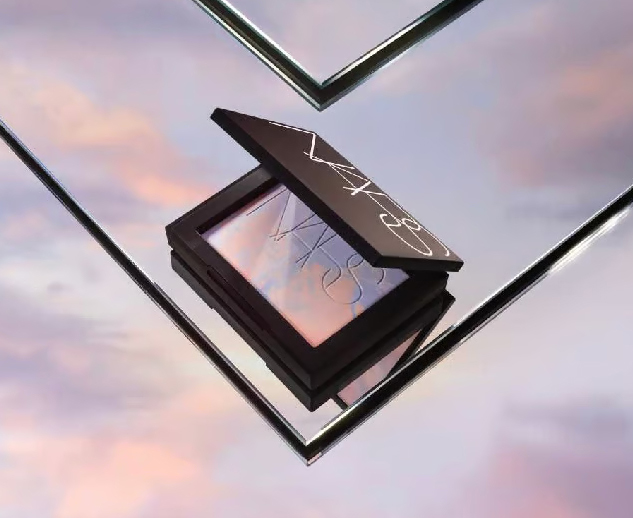 NARS Light Reflecting Prismatic Powder in Interstellar