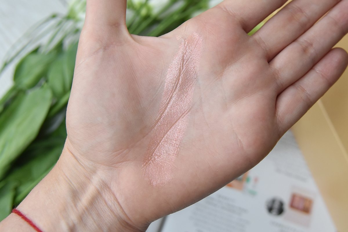 Charlotte Tilbury Beauty Light Wand in Peachgasm Charlotte Tilbury Beauty Light Wand in Peachgasm