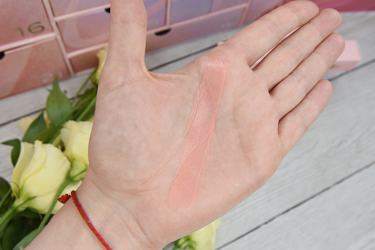 Charlotte Tilbury Pillow Talk Matte Beauty Blush Wand in Pink Pop 