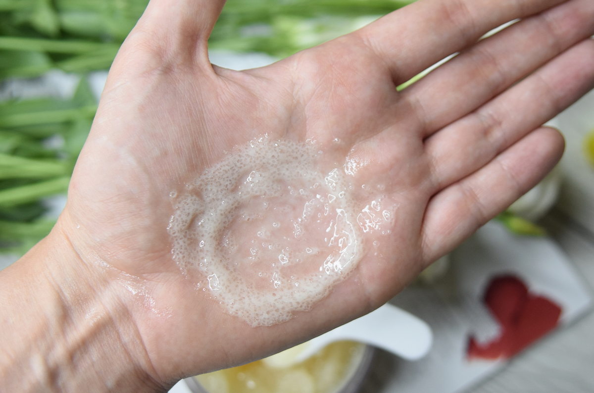 OUAI Scalp & Body Scrub Melrose Place Review OUAI Scalp & Body Scrub Melrose Place Review