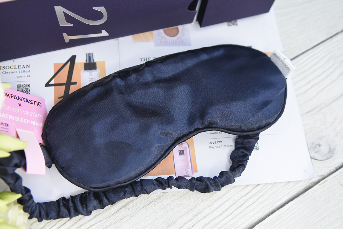 LOOKFANTASTIC x Brushworks Satin Eye Mask in Iconic Blue 