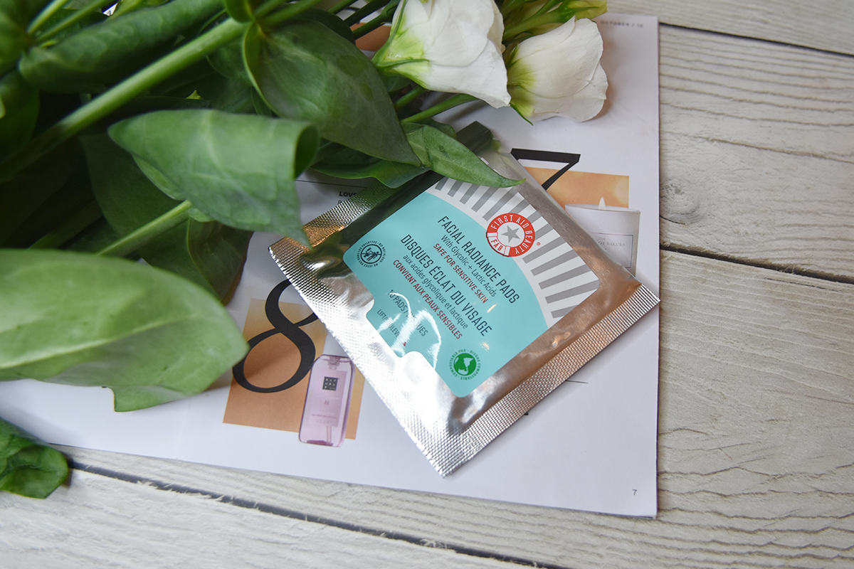 First Aid Beauty Facial Radiance Pads with Glycolic and Lactic Acids 