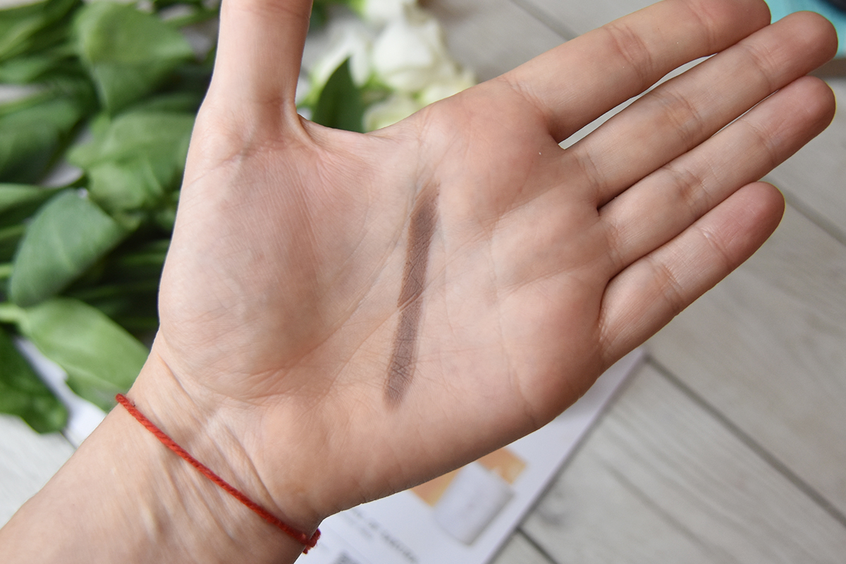 NUDESTIX Magnetic Matte Eye Colour in Taupe 