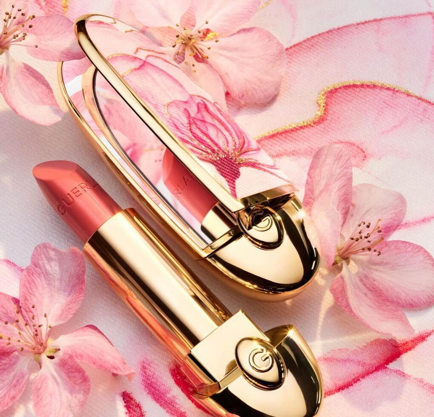 Guerlain Rouge G The Customisable Ultra-care Lipstick in Cherry Petal Guerlain Rouge G The Customisable Ultra-care Lipstick in Cherry Petal