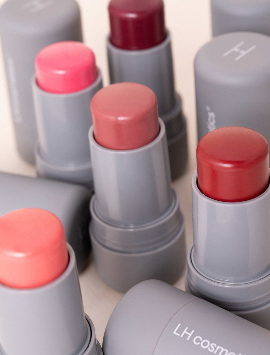 LH cosmetics Artistick