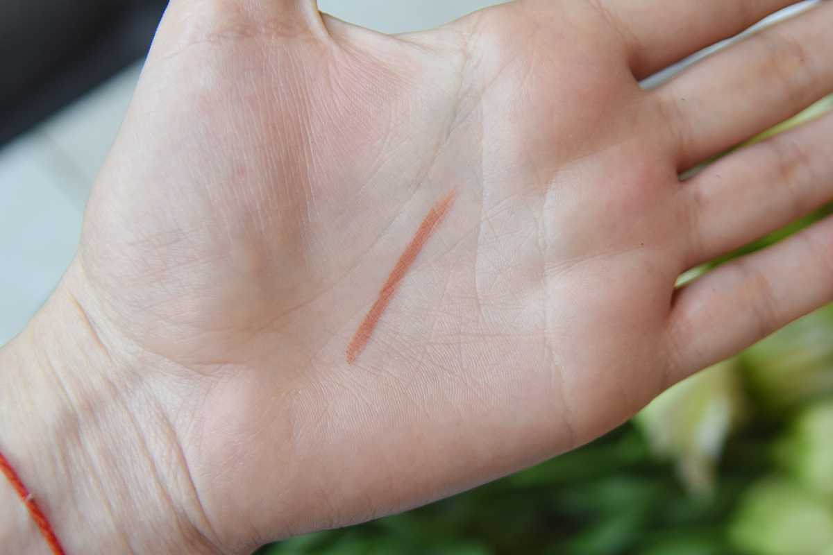 Makeup Revolution Satin Kiss Lip Liner in Fling