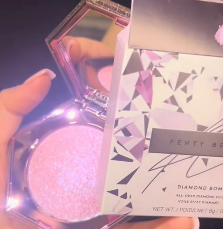 Fenty Beauty Diamond Bomb in Lavender Luv’r Fenty Beauty Diamond Bomb in Lavender Luv’r