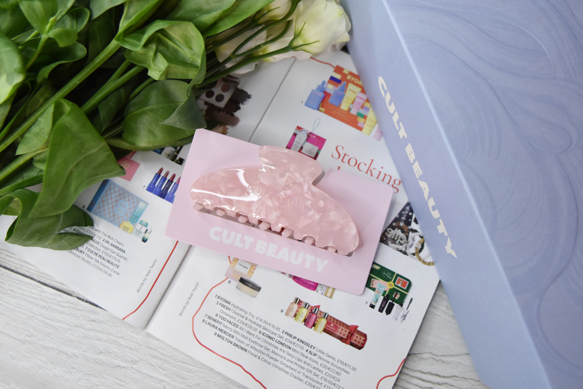 Cult Beauty Claw Clip in Light Pink Pearl (