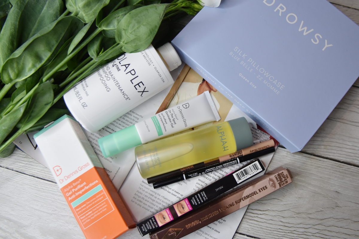 a showcase of my purchases that I made alongside a Goody Bag a showcase of my purchases that I made alongside a Goody Bag