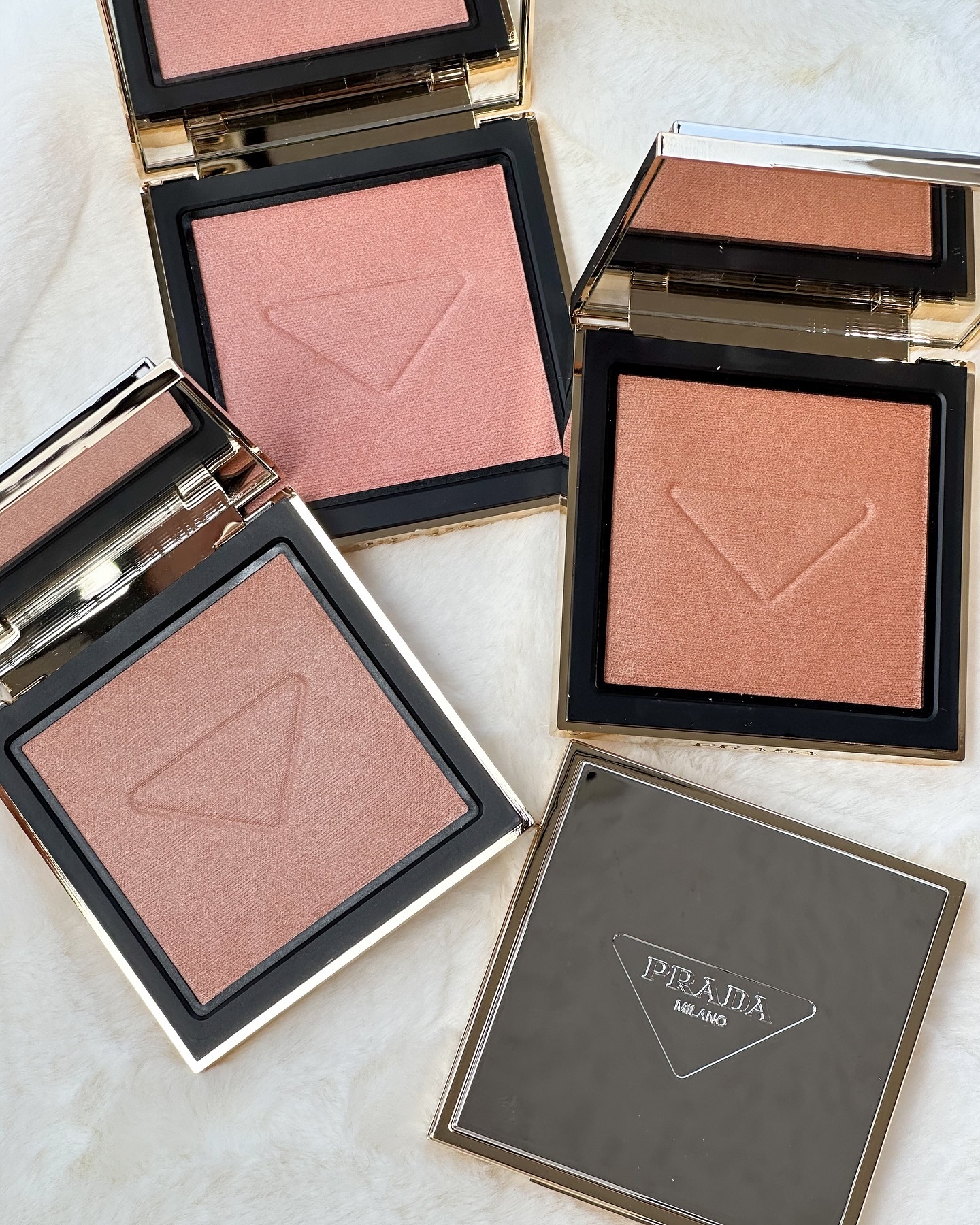 Prada Light Glowing Powder Holiday Limited Edition Prada Light Glowing Powder Holiday Limited Edition